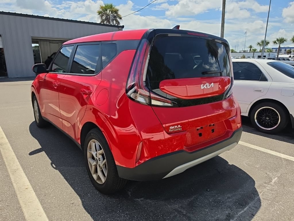 Certified 2025 Kia Soul LX w/ LX Technology Package FWD image 13