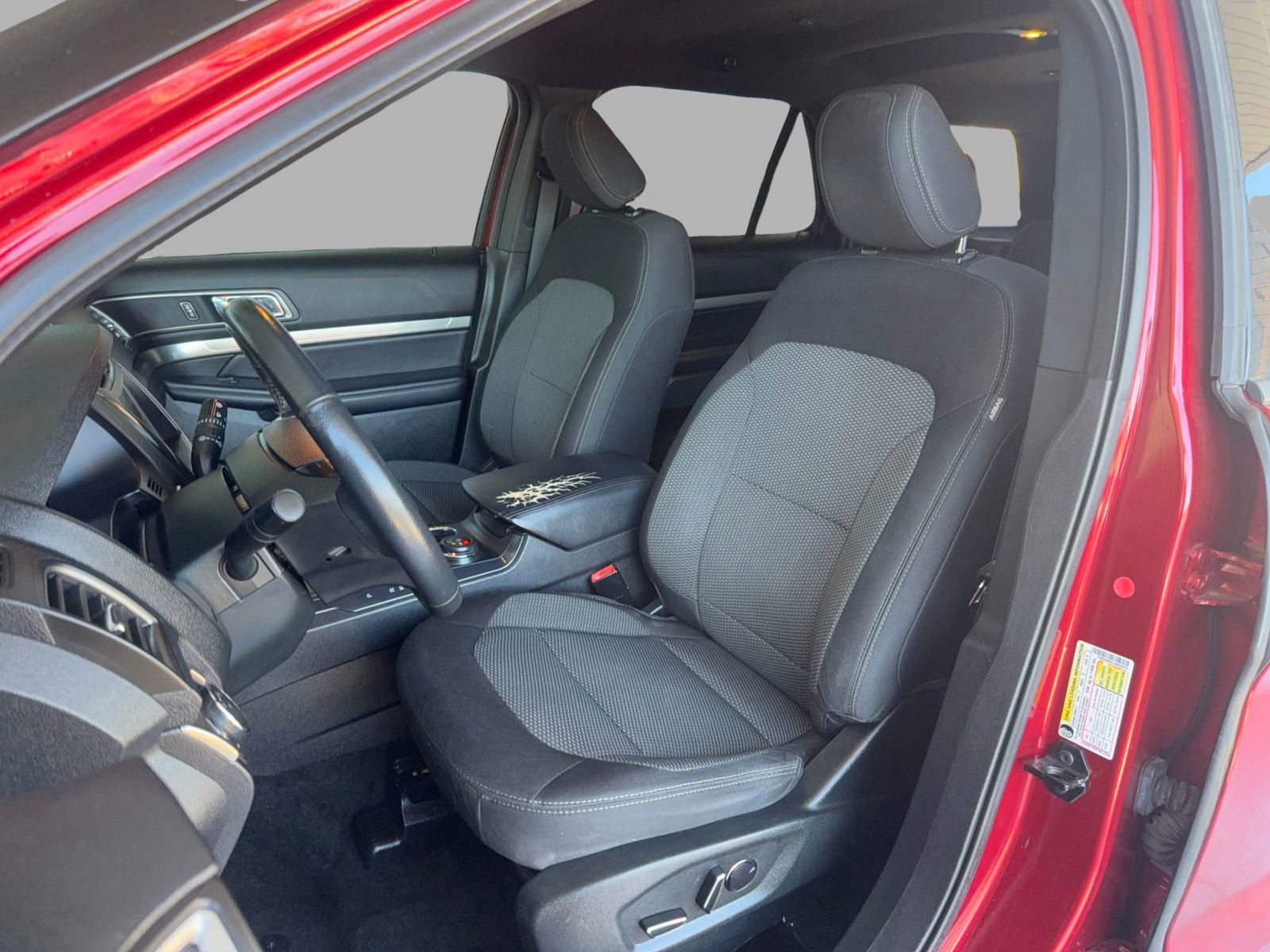 Used 2018 Ford Explorer XLT w/ Equipment Group 201A image 22