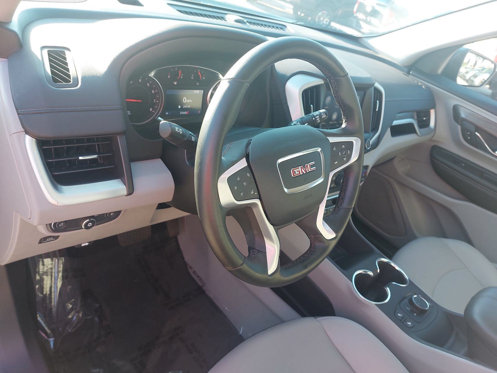 Used 2024 GMC Terrain SLT AWD/4WD image 16