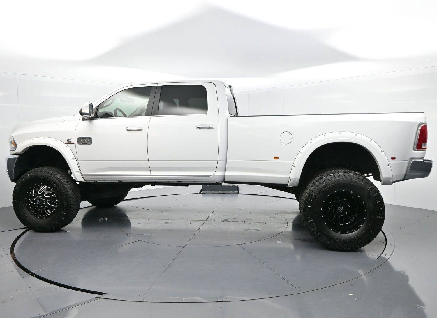 Used 2018 RAM 3500 Laramie Longhorn w/ Longhorn Southfork Package AWD/4WD image 4