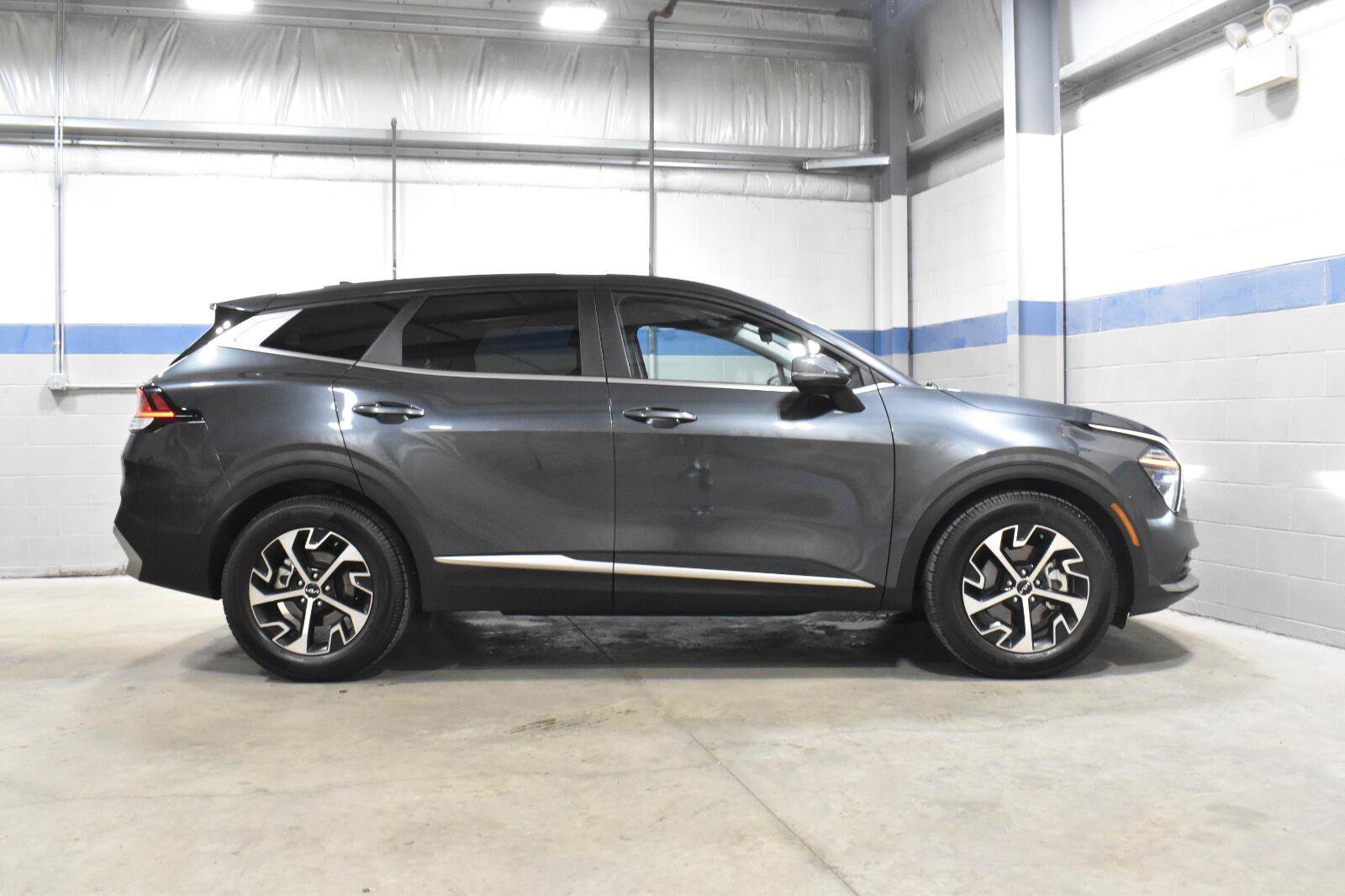 Used 2024 Kia Sportage EX FWD image 30