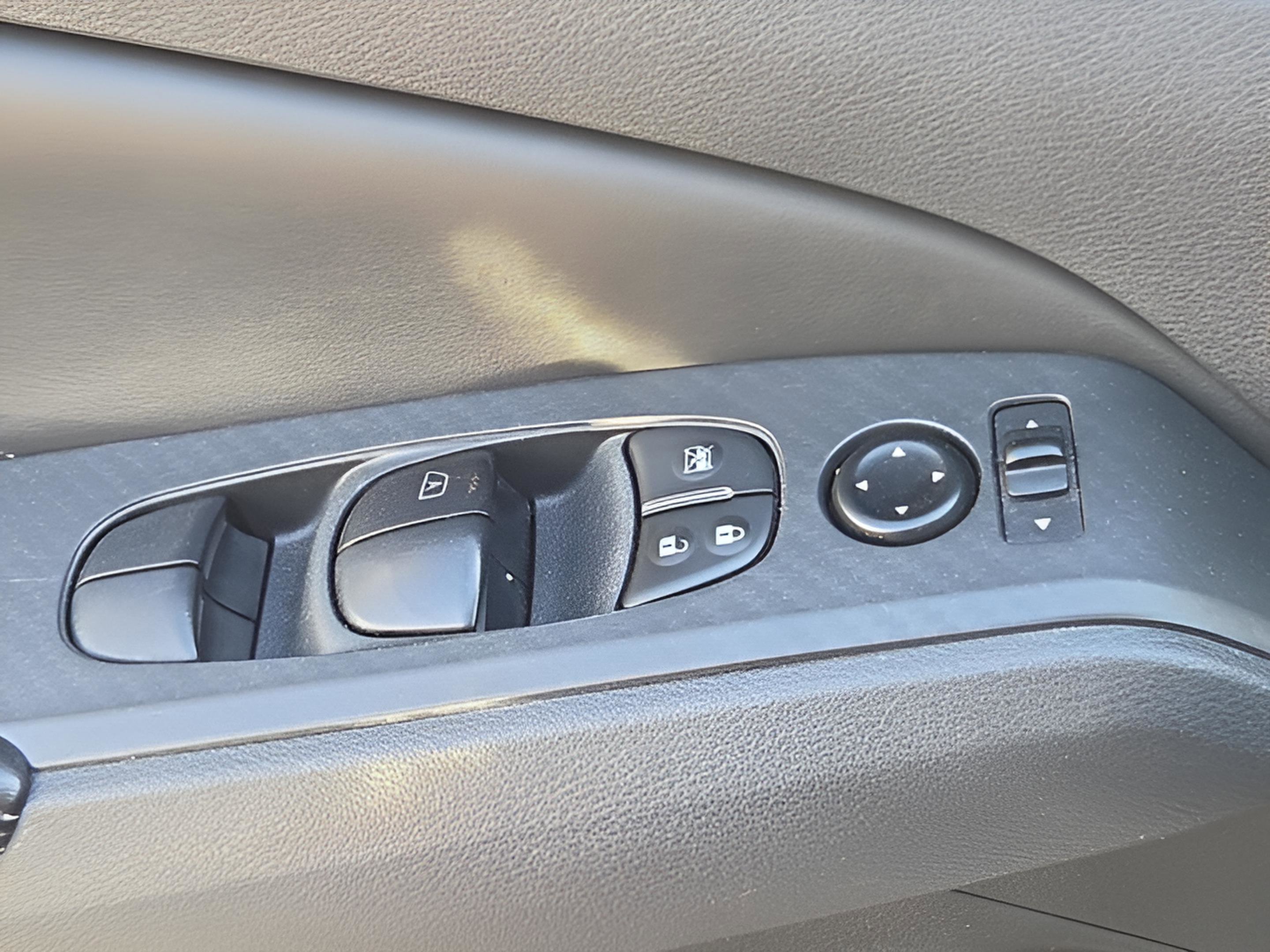 Used 2024 Nissan Altima 2.5 SV image 33