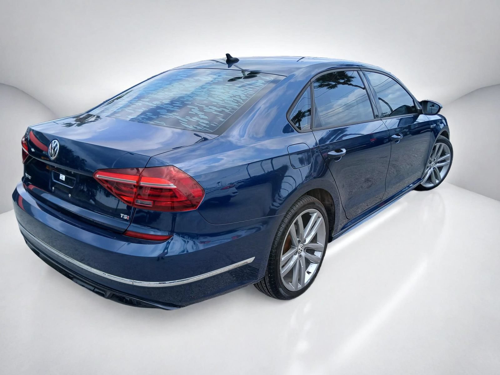 Used 2018 Volkswagen Passat 2.0T S FWD image 5