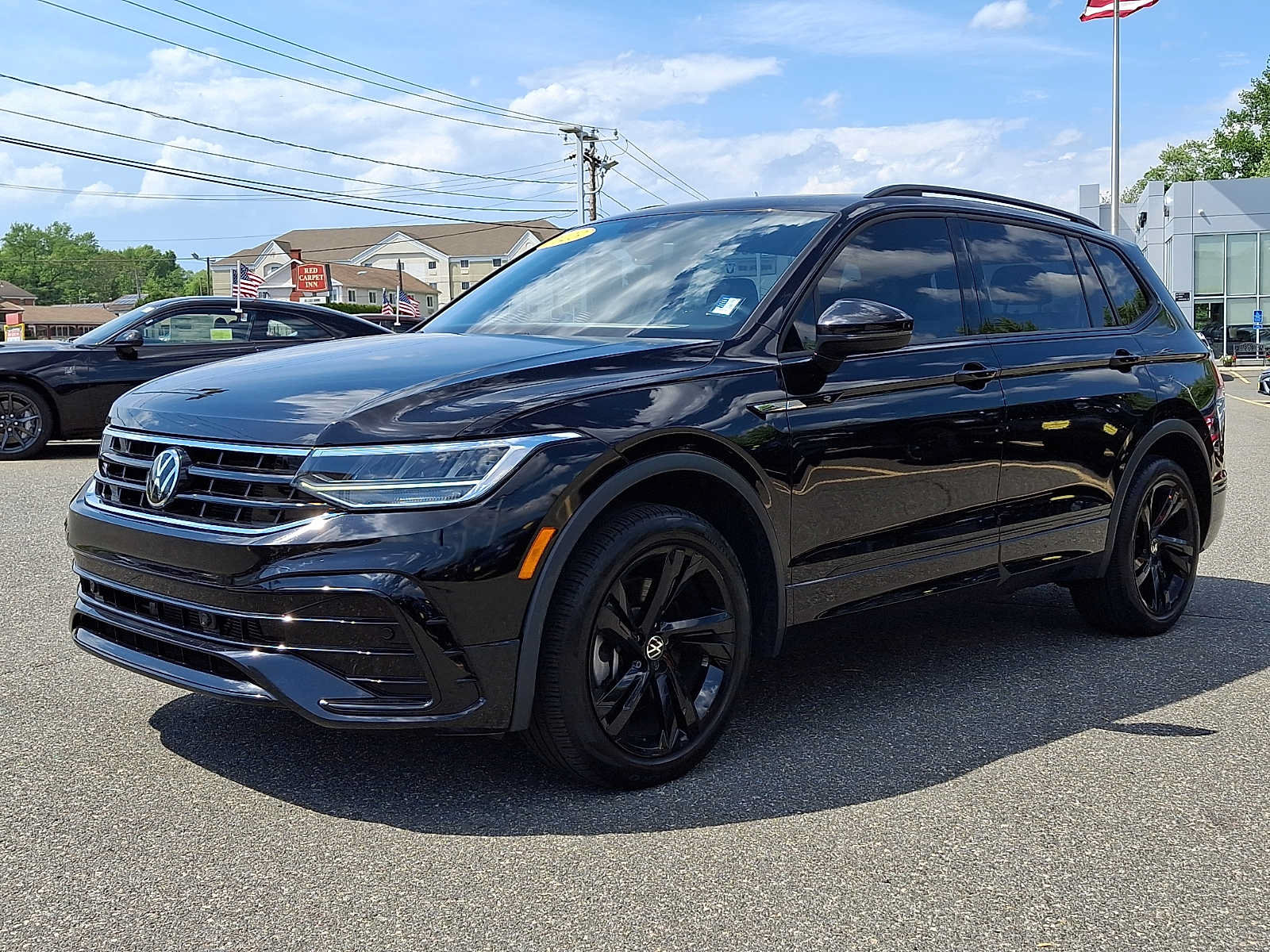 Used 2023 Volkswagen Tiguan SE R-Line FWD image 3
