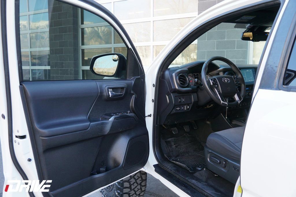 Used 2021 Toyota Tacoma TRD Sport w/ Advanced Technology Package image 15