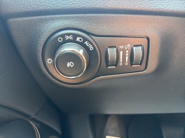 Used 2018 Jeep Compass Latitude w/ Popular Equipment Group AWD/4WD image 28