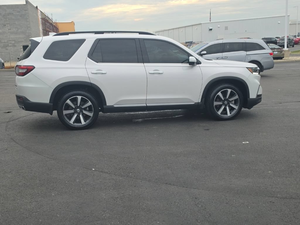 Used 2025 Honda Pilot Touring image 10