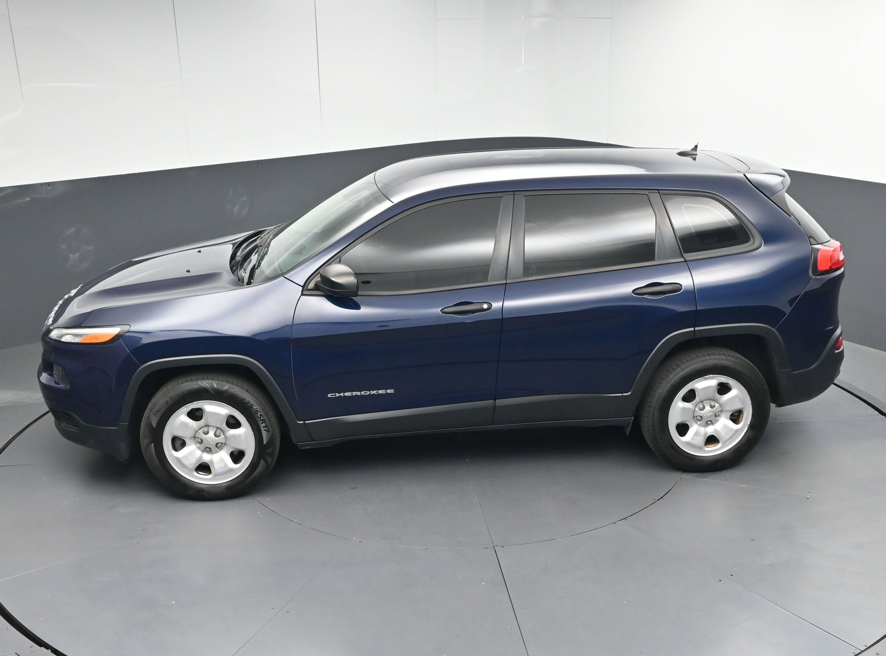 Used 2016 Jeep Cherokee Sport image 34