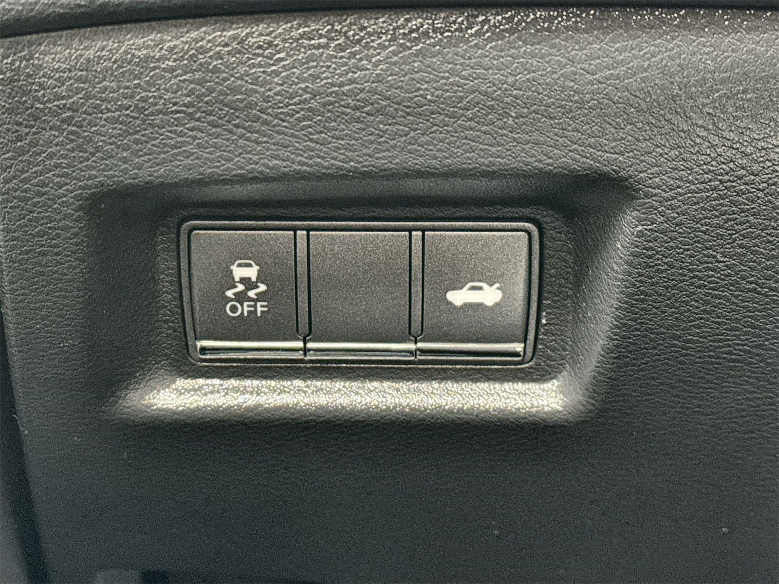 Used 2017 INFINITI Q60 3.0t w/ Cargo Package image 31