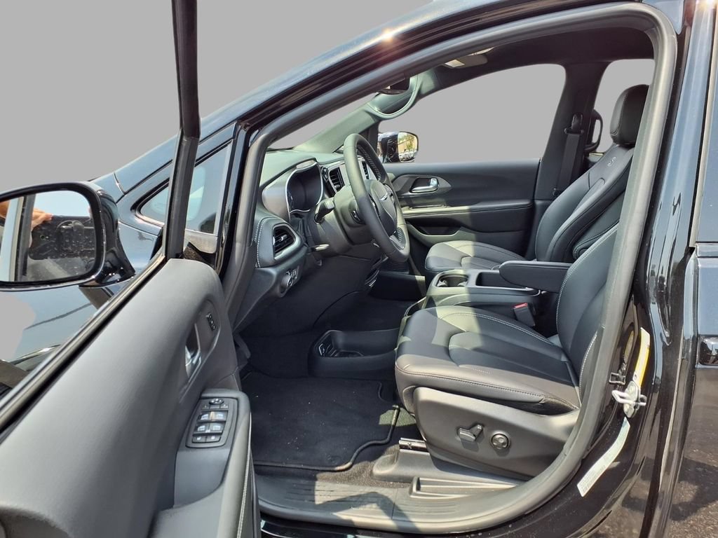 New 2026 Chrysler Pacifica Select w/ S Appearance Package FWD image 21
