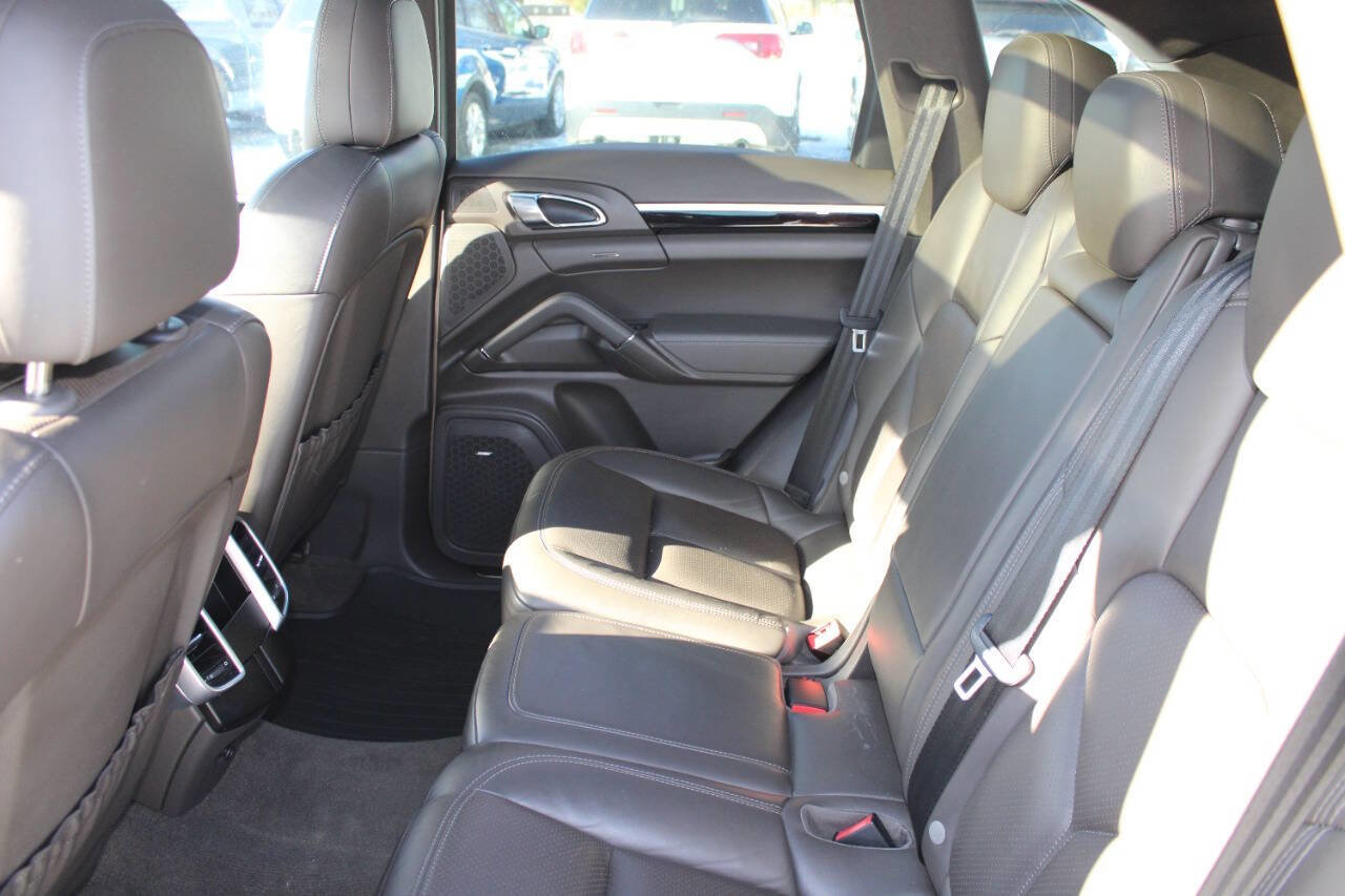 Used 2016 Porsche Cayenne Base AWD 4dr SUV image 22