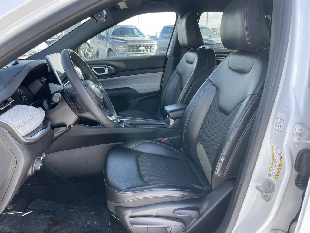 Used 2024 Jeep Compass Latitude image 7