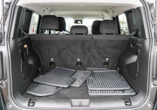 Used 2023 Jeep Renegade Latitude w/ Premium Group image 11