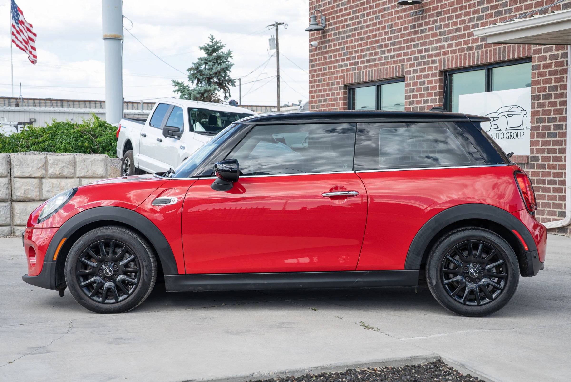 Used 2020 MINI Cooper 2-Door Hardtop FWD image 3