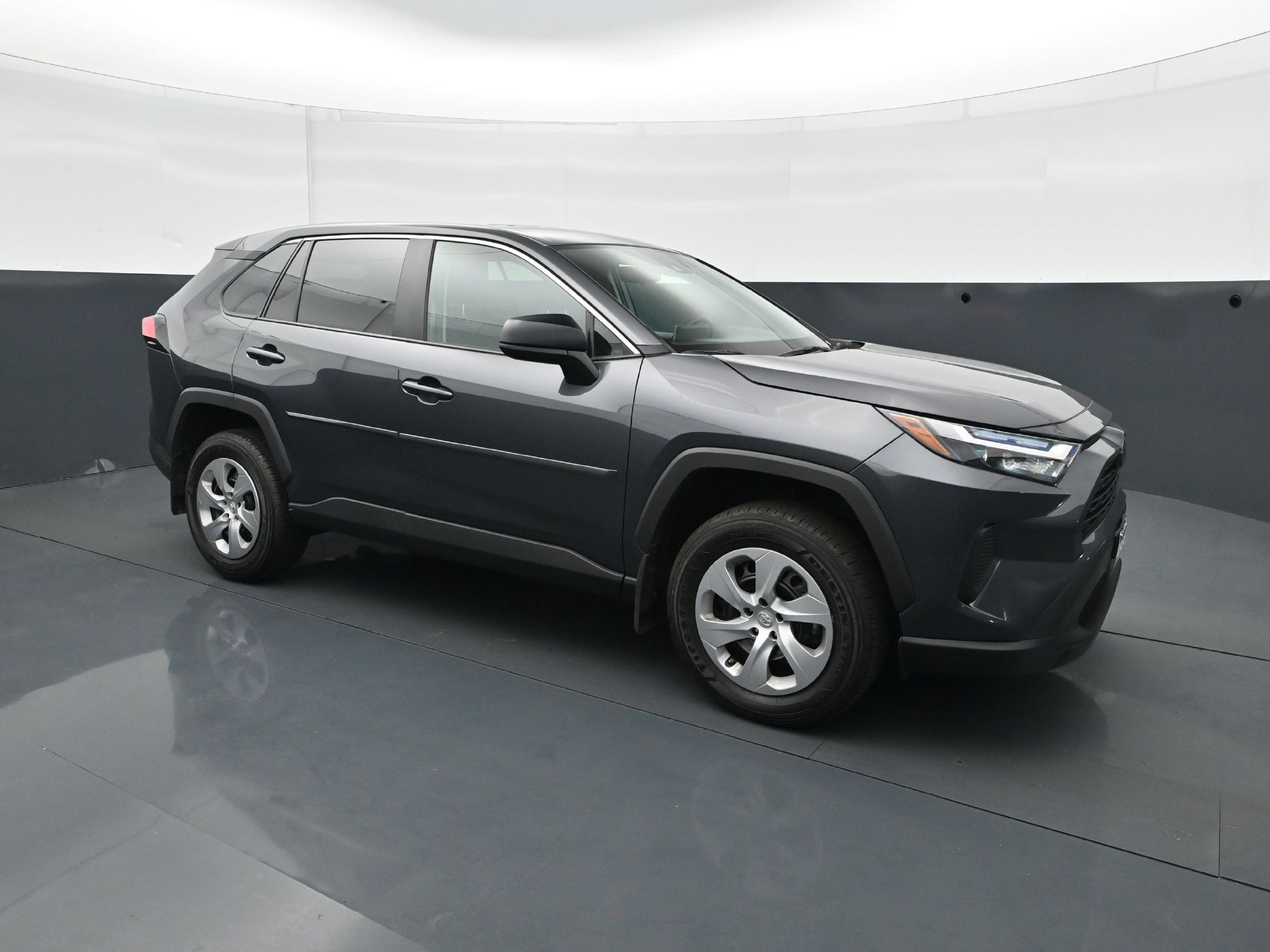 Used 2024 Toyota RAV4 LE AWD/4WD image 9