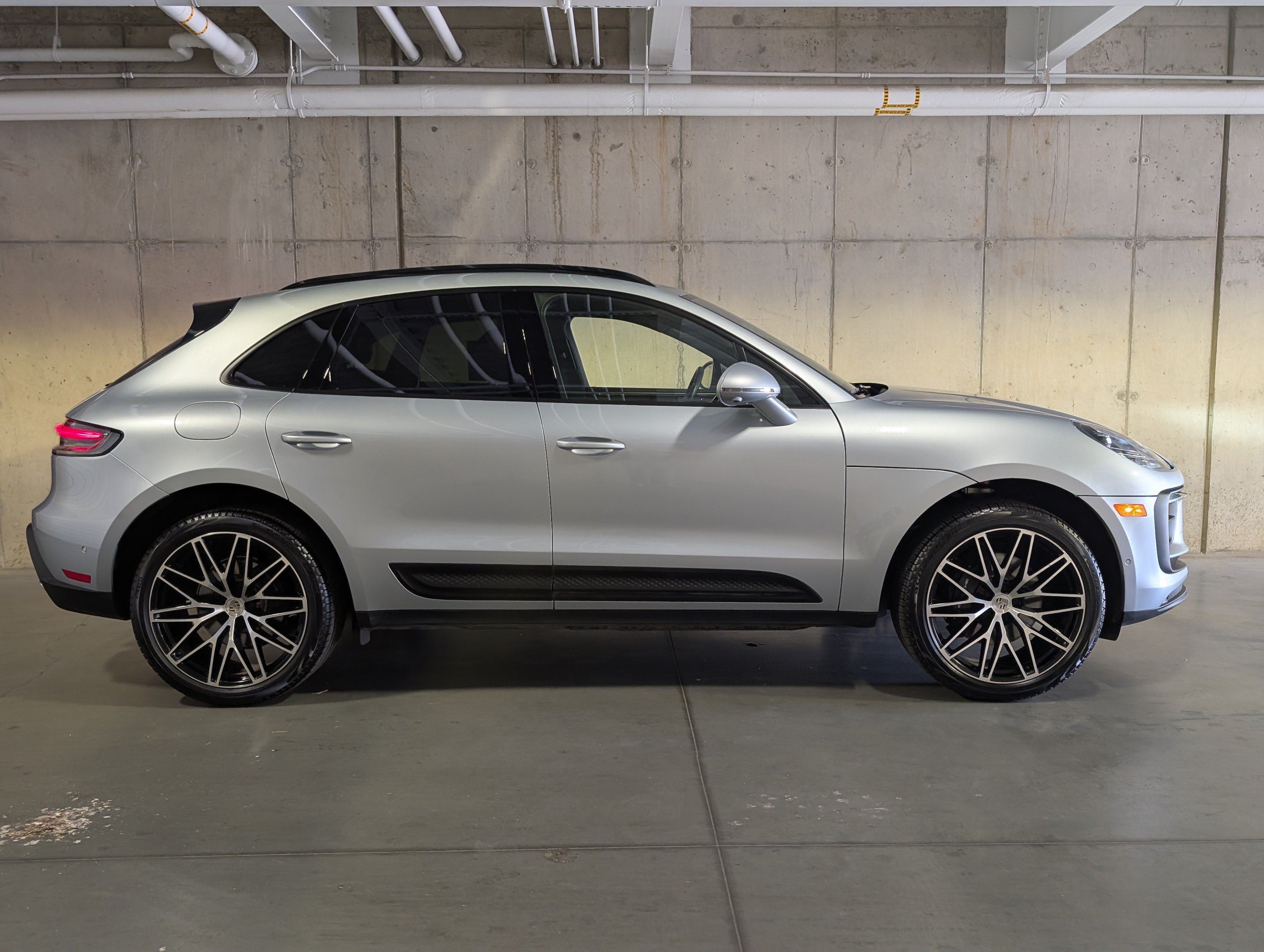Certified 2023 Porsche Macan Turbo AWD/4WD image 10