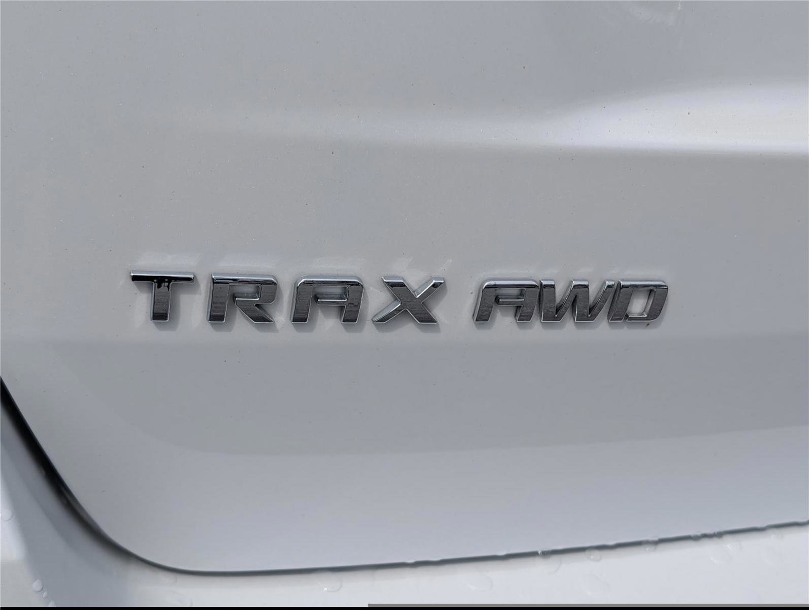 Used 2022 Chevrolet Trax LT w/ LT Convenience Package image 9