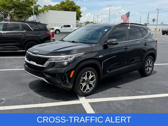 Used 2023 Kia Seltos EX AWD/4WD image 3