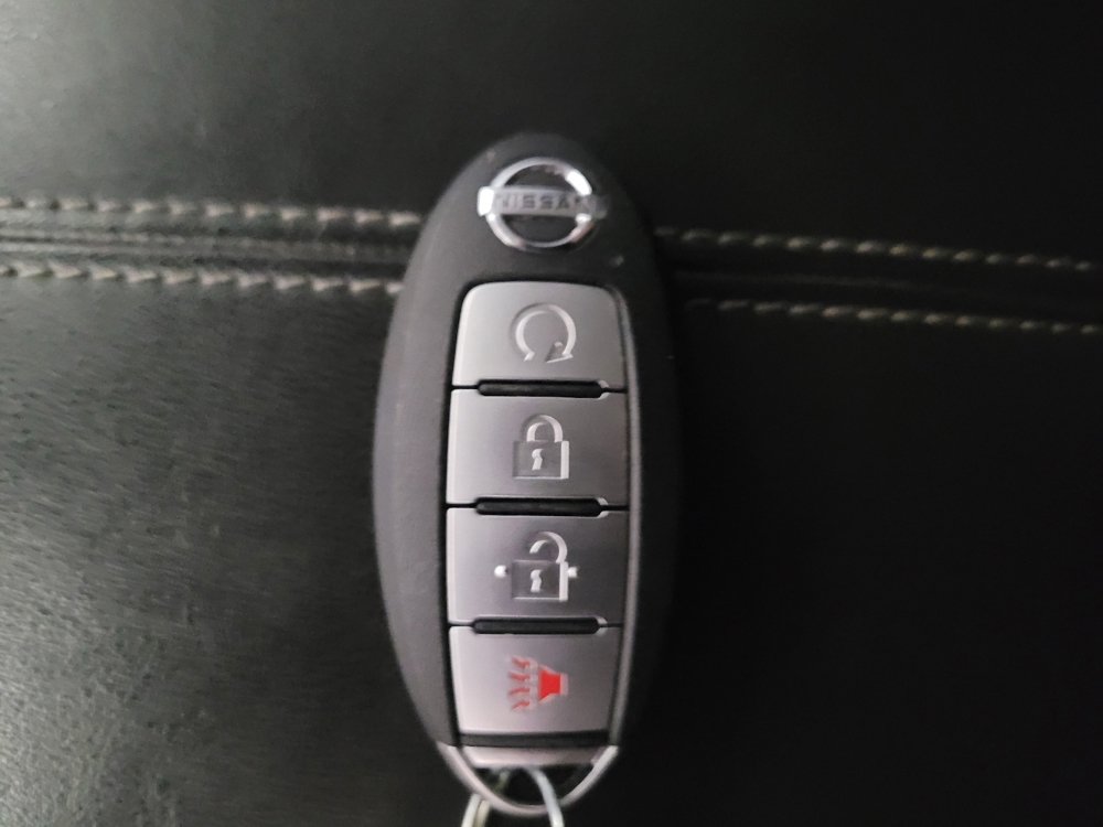 Used 2022 Nissan Pathfinder SL w/ SL Black Package FWD image 32