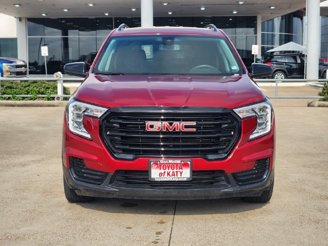 Used 2024 GMC Terrain SLE w/ Elevation Edition FWD image 2