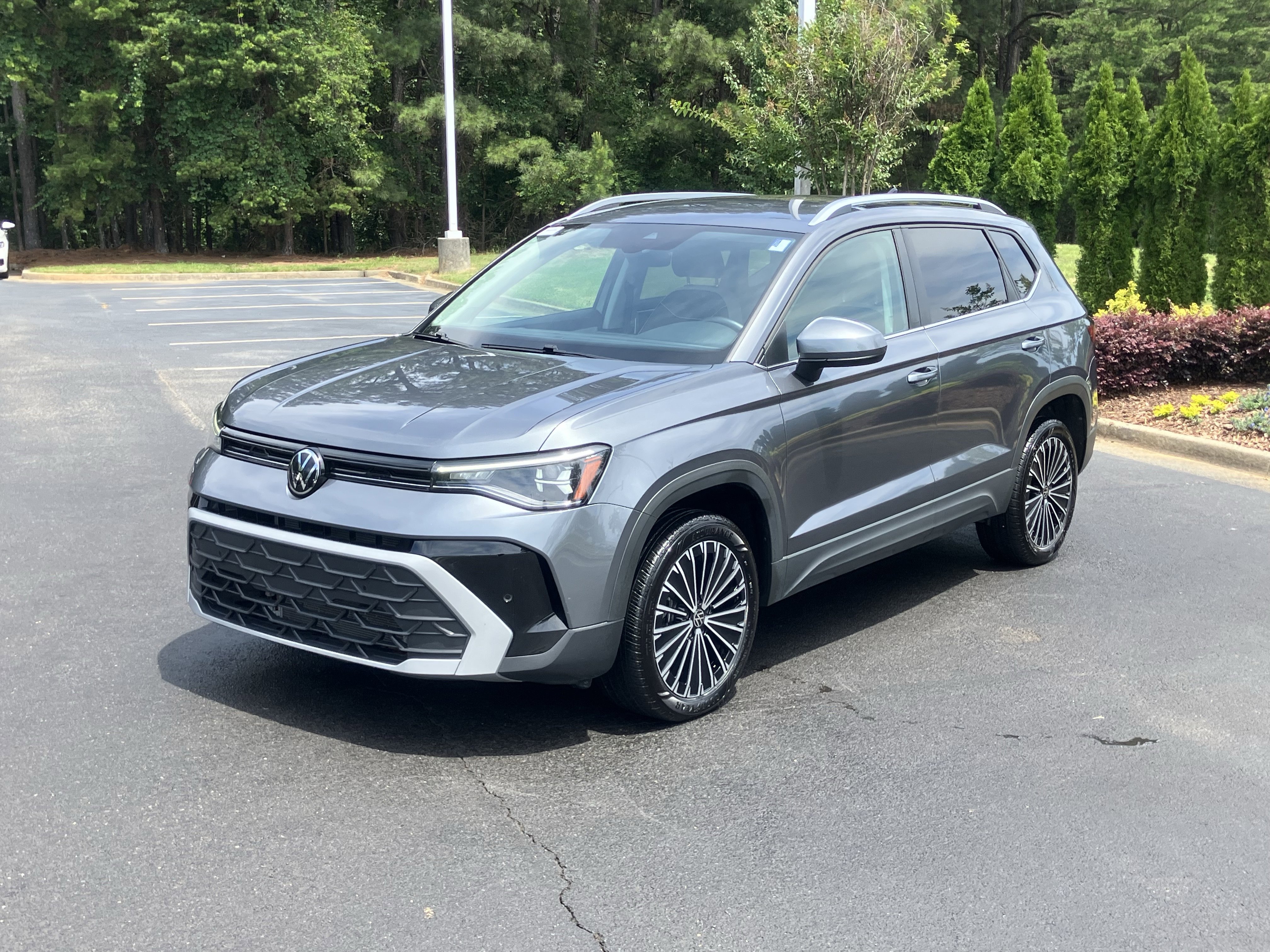 Used 2025 Volkswagen Taos SE FWD image 6