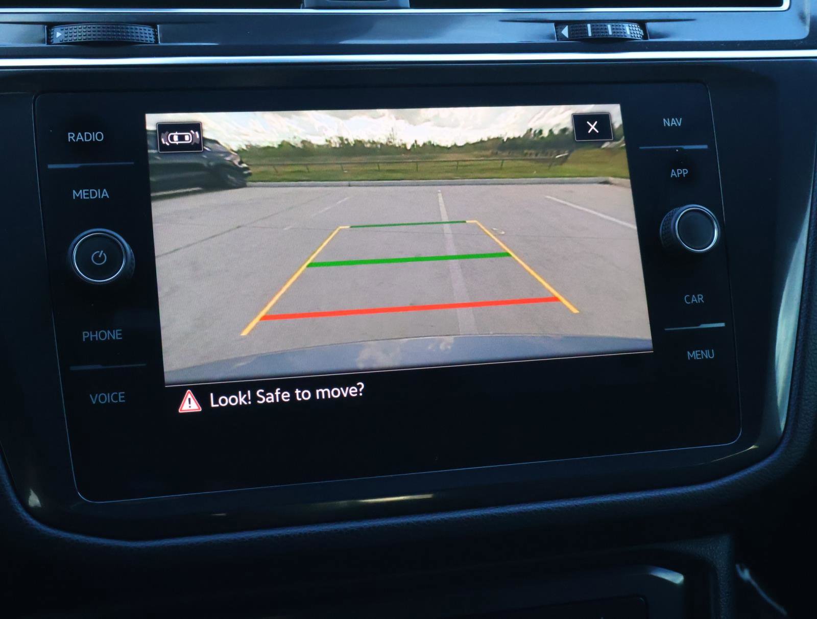 Used 2022 Volkswagen Tiguan SEL R-Line image 29