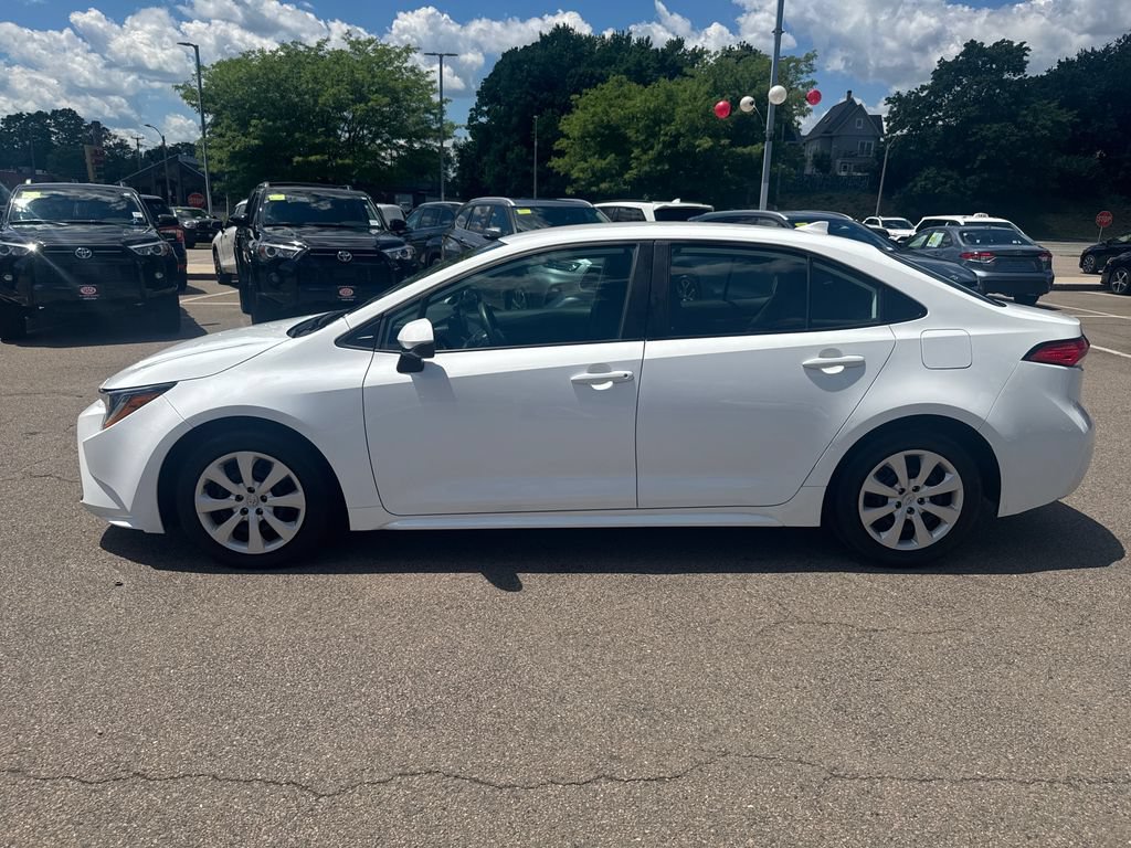 Used 2024 Toyota Corolla LE FWD image 4