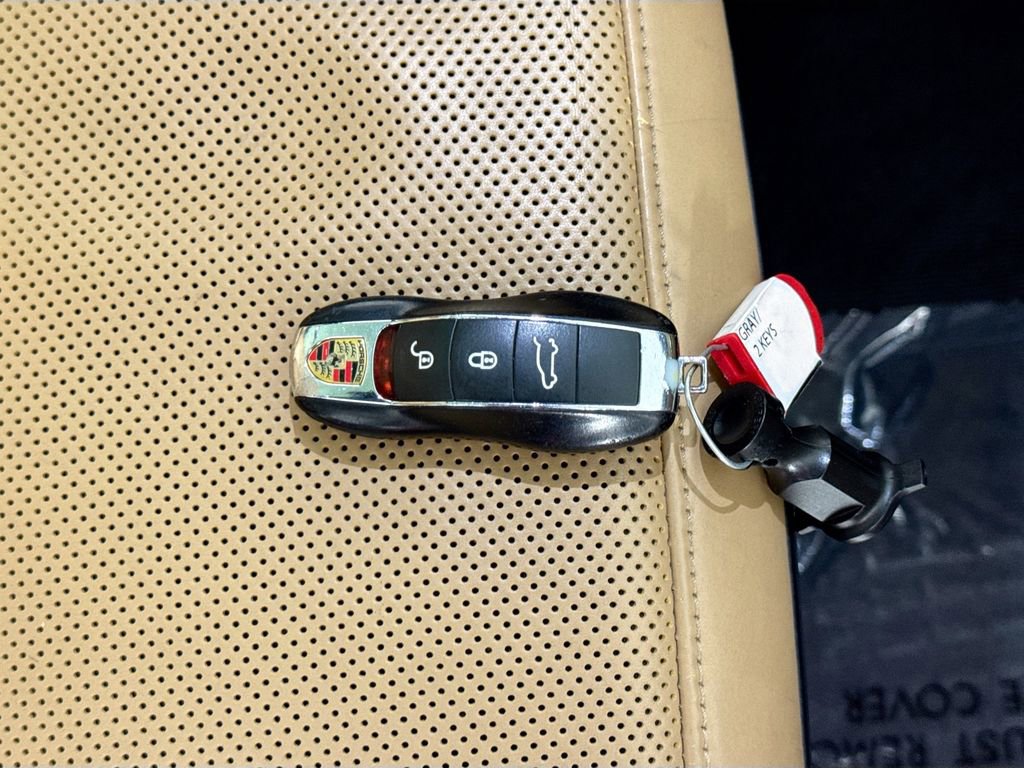 Used 2016 Porsche Cayenne S image 41