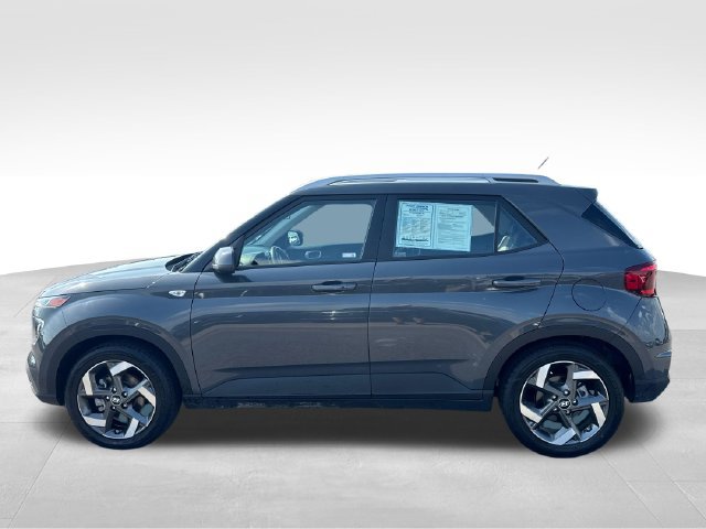 Used 2024 Hyundai Venue SEL FWD image 2
