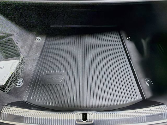 Used 2023 Audi A8 L 3.0T AWD/4WD image 34