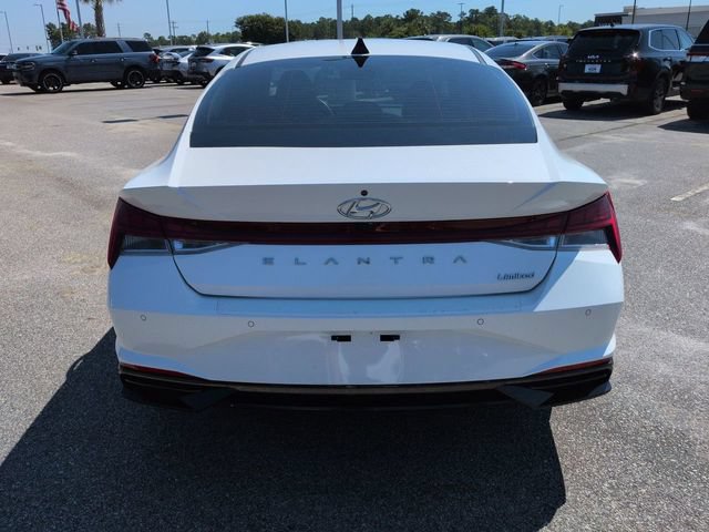 Used 2022 Hyundai Elantra Limited w/ Preferred Accessory Package FWD image 5