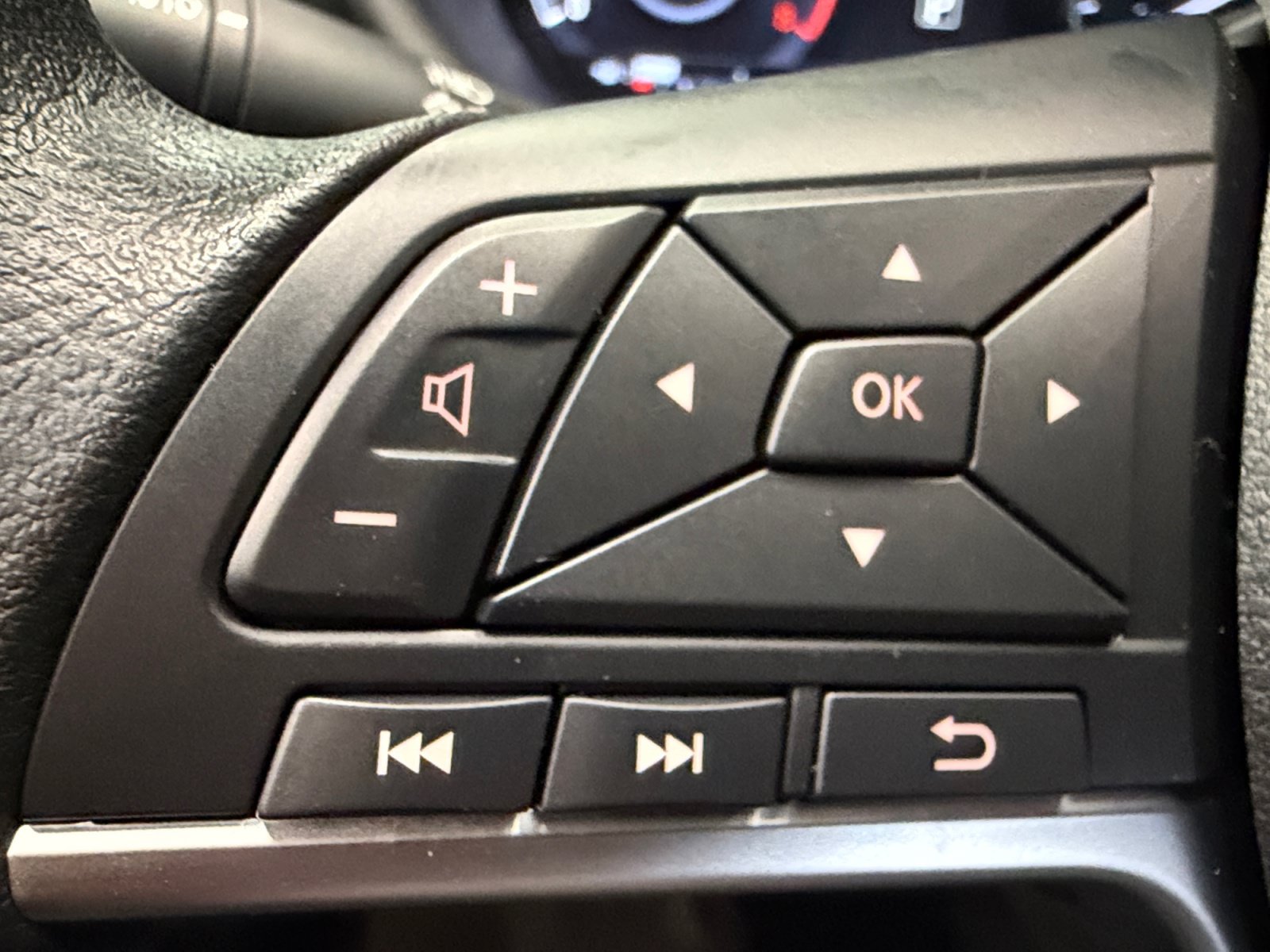 Used 2024 Nissan Kicks SV w/ Exterior Package FWD image 18