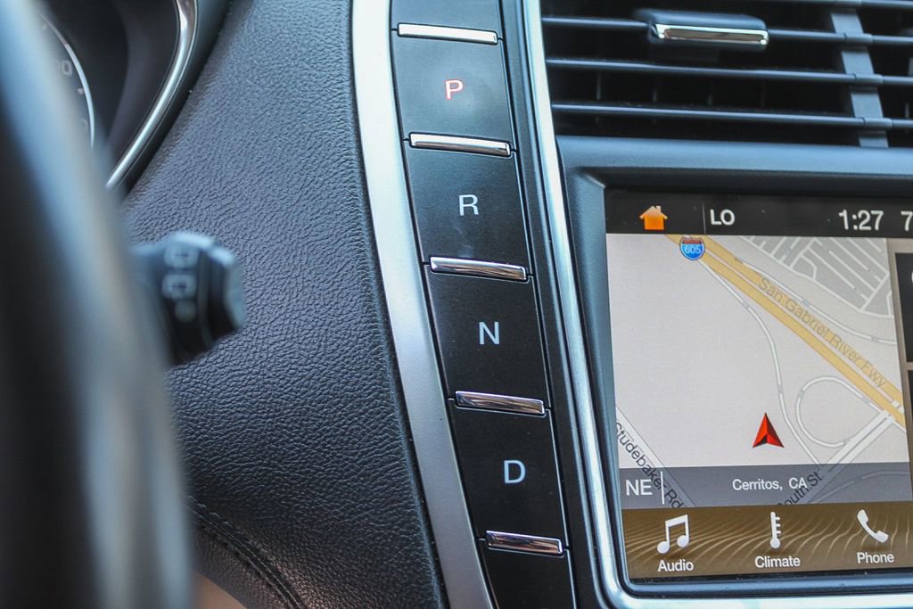 Used 2017 Lincoln MKX Reserve image 24