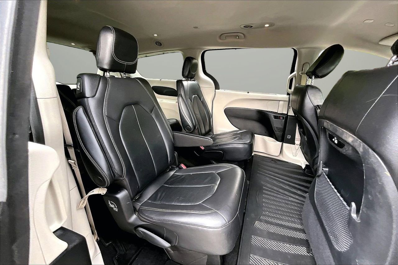 Used 2022 Chrysler Pacifica Touring-L FWD image 23