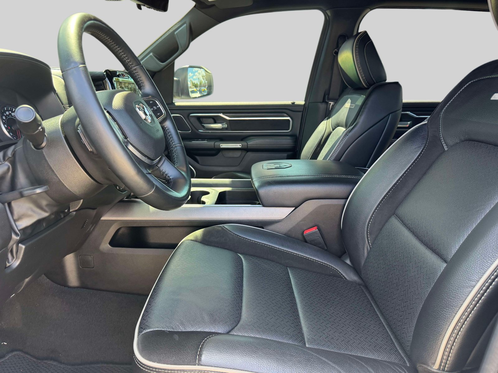 Used 2024 RAM 1500 Laramie AWD/4WD image 13