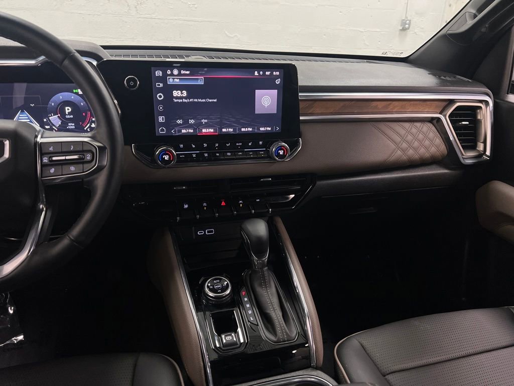 Used 2025 GMC Canyon Denali image 19