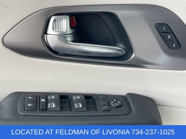 Used 2020 Chrysler Pacifica Touring-L Plus FWD image 23