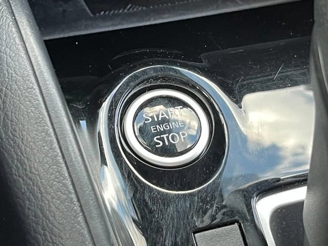 Used 2025 Nissan Versa SV FWD image 20