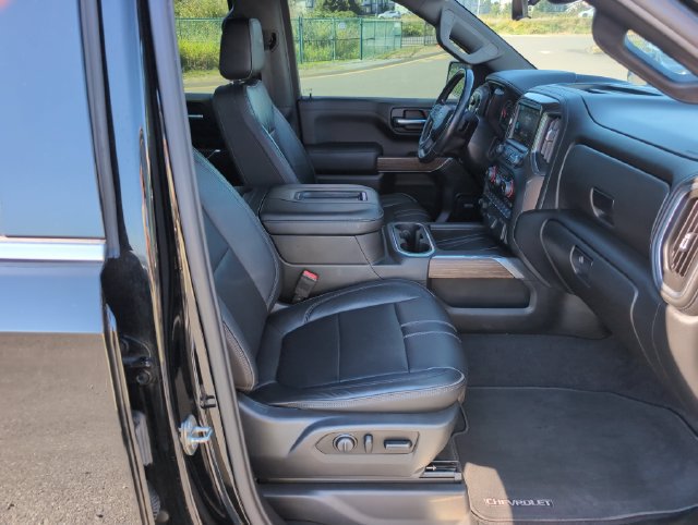 Used 2019 Chevrolet Silverado 1500 High Country w/ Technology Package AWD/4WD image 10