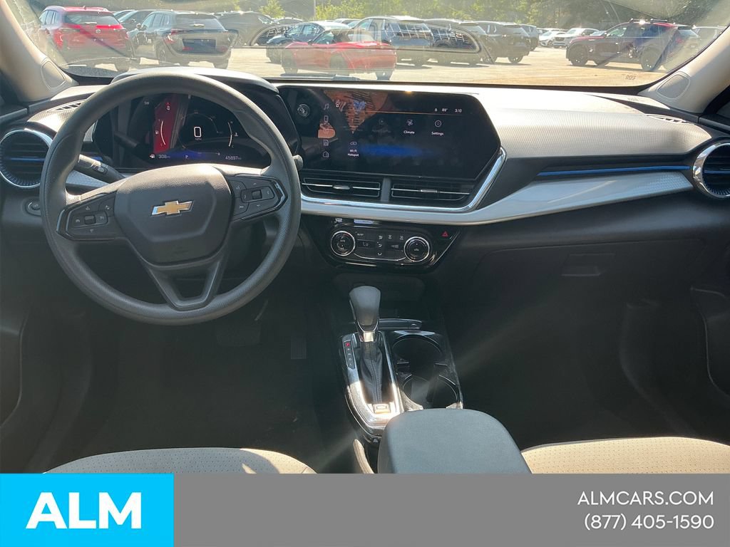 Used 2025 Chevrolet Trax LT FWD image 15