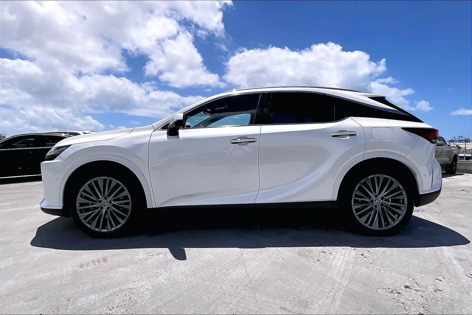 Used 2024 Lexus RX 450h AWD w/ Luxury Package image 3