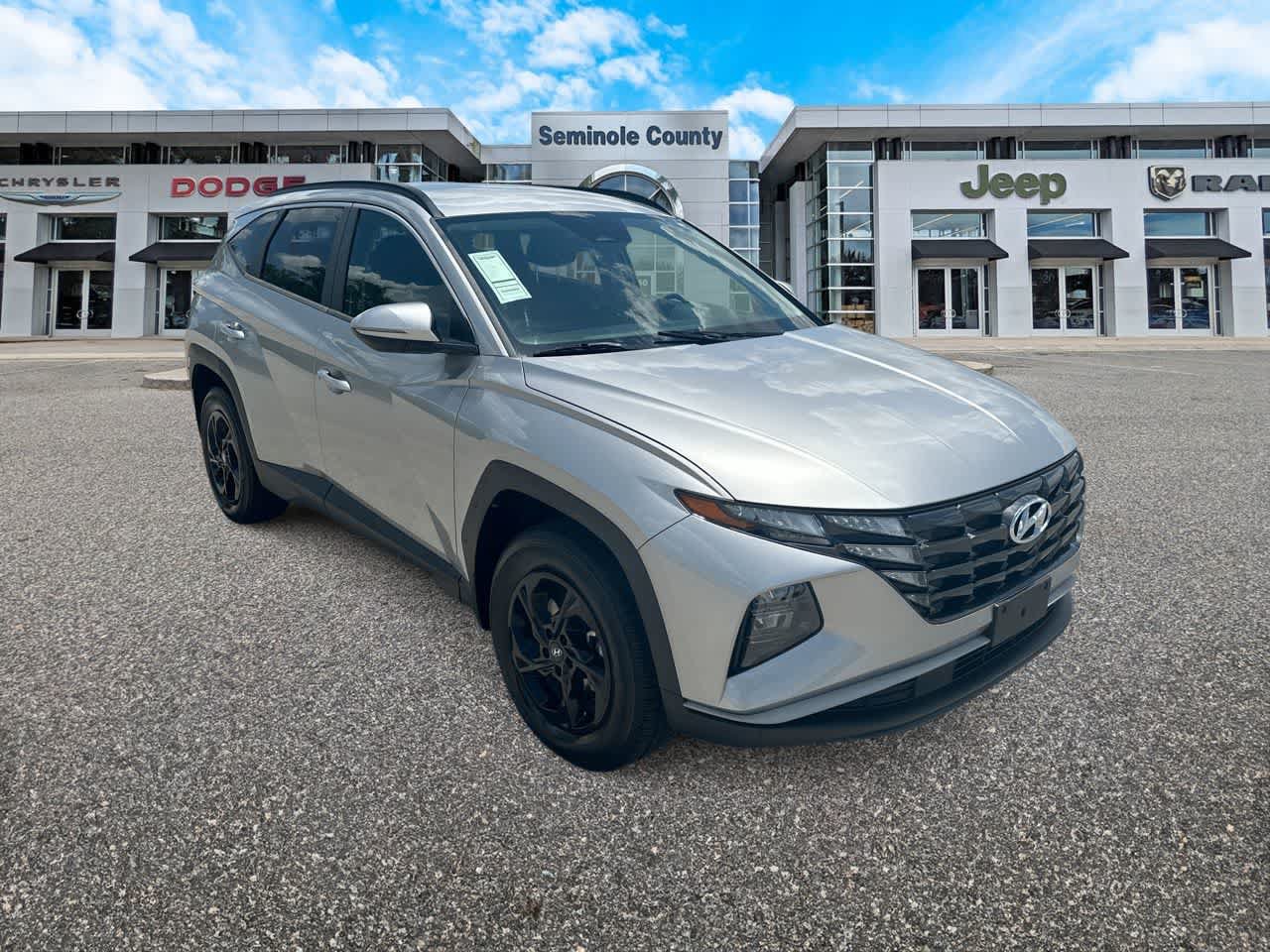 Used 2022 Hyundai Tucson SEL w/ Winter Package AWD/4WD image 2
