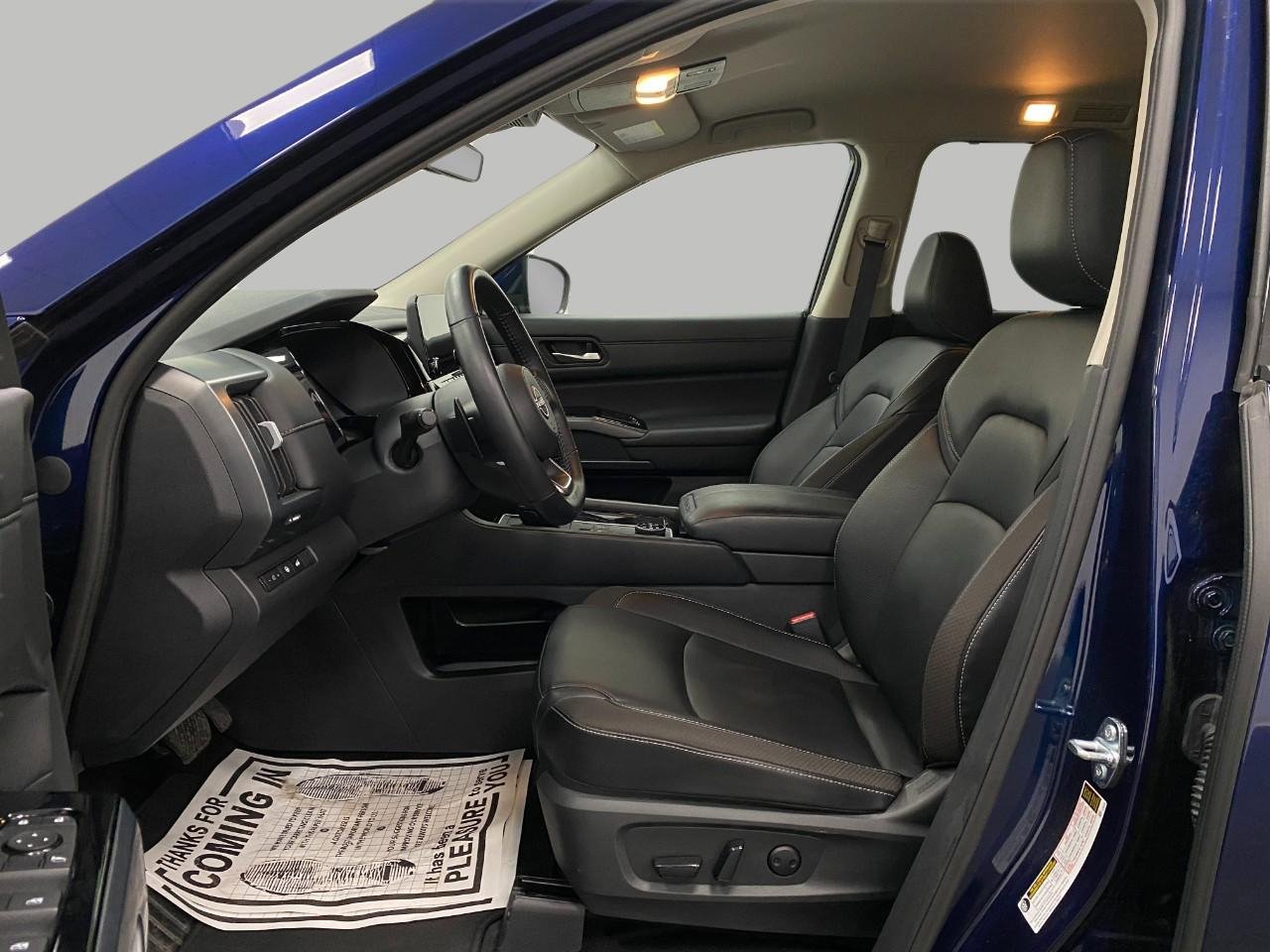 Used 2025 Nissan Pathfinder SL image 31