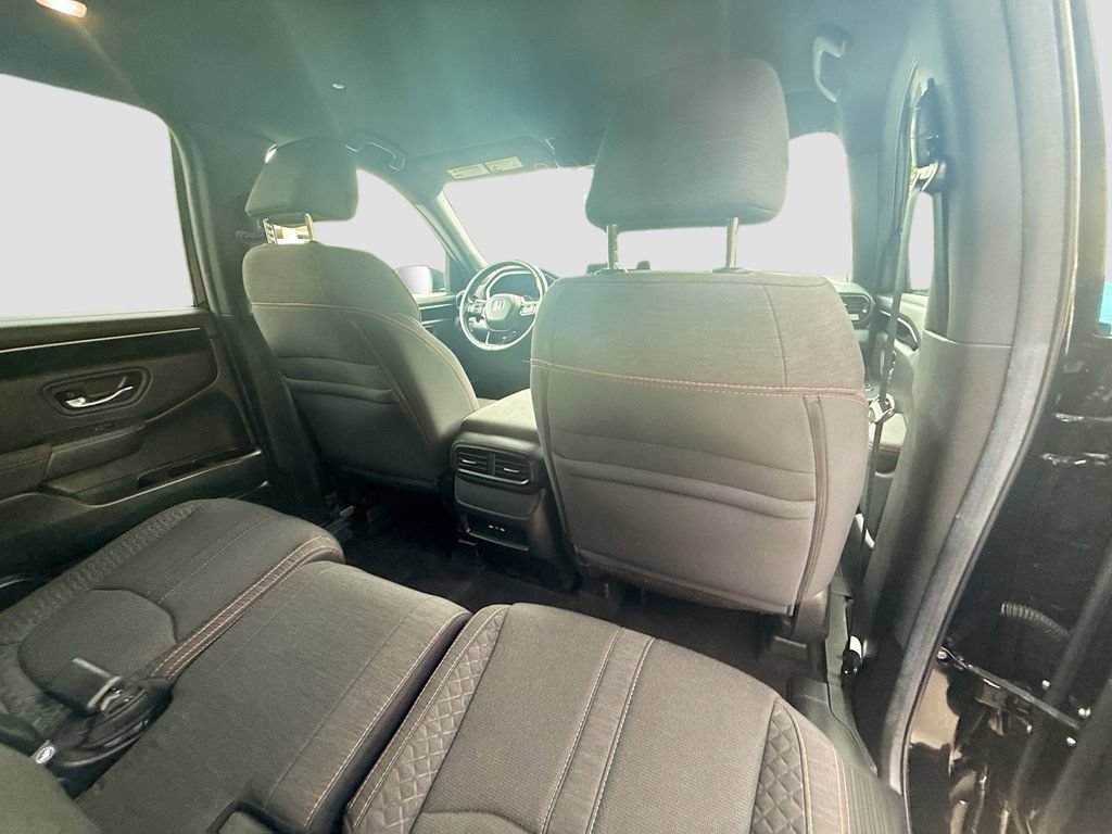 Used 2025 Honda Pilot Sport image 29