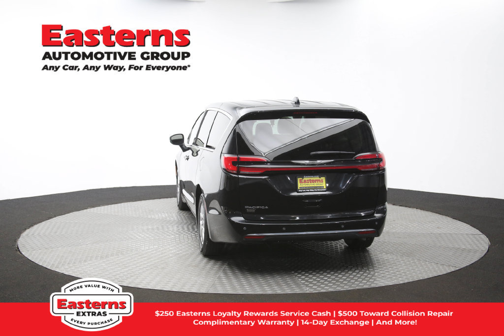 Used 2023 Chrysler Pacifica Touring-L FWD image 39