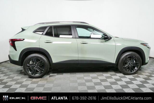 Used 2025 Chevrolet Trax ACTIV w/ Sunroof Package FWD image 2