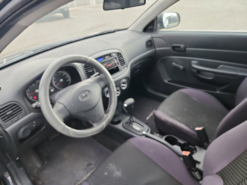 Used 2010 Hyundai Accent GS image 12