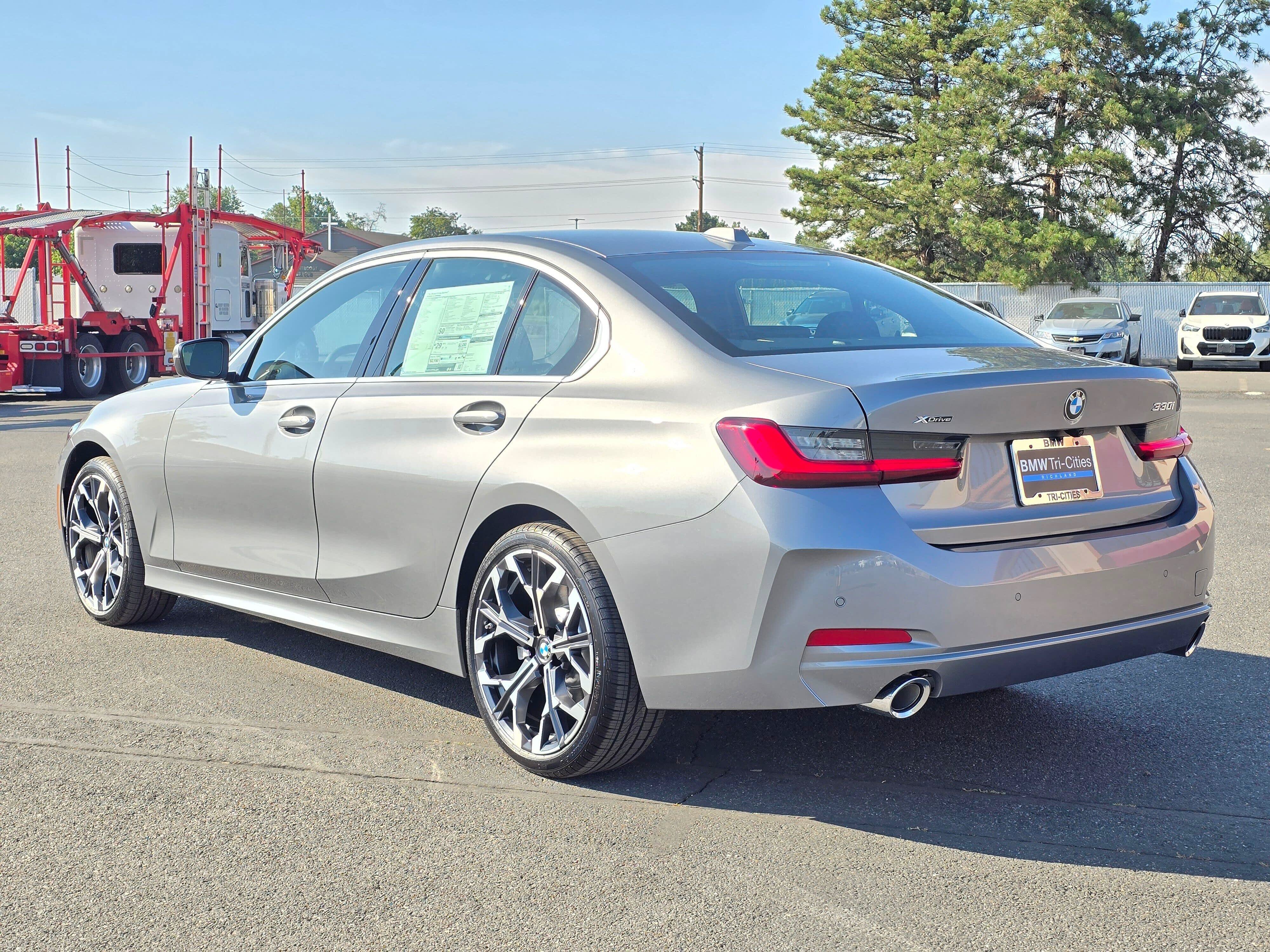 New 2026 BMW 330i xDrive Sedan w/ Convenience Package AWD/4WD image 4