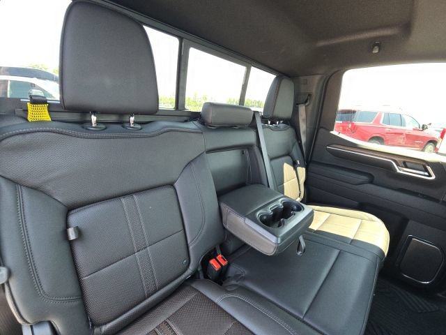 Used 2024 Chevrolet Silverado 1500 High Country w/ High Country Premium Package AWD/4WD image 15