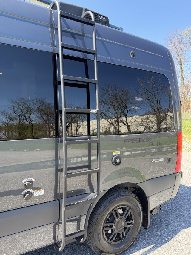 Used 2022 Mercedes-Benz Sprinter 2500 image 24
